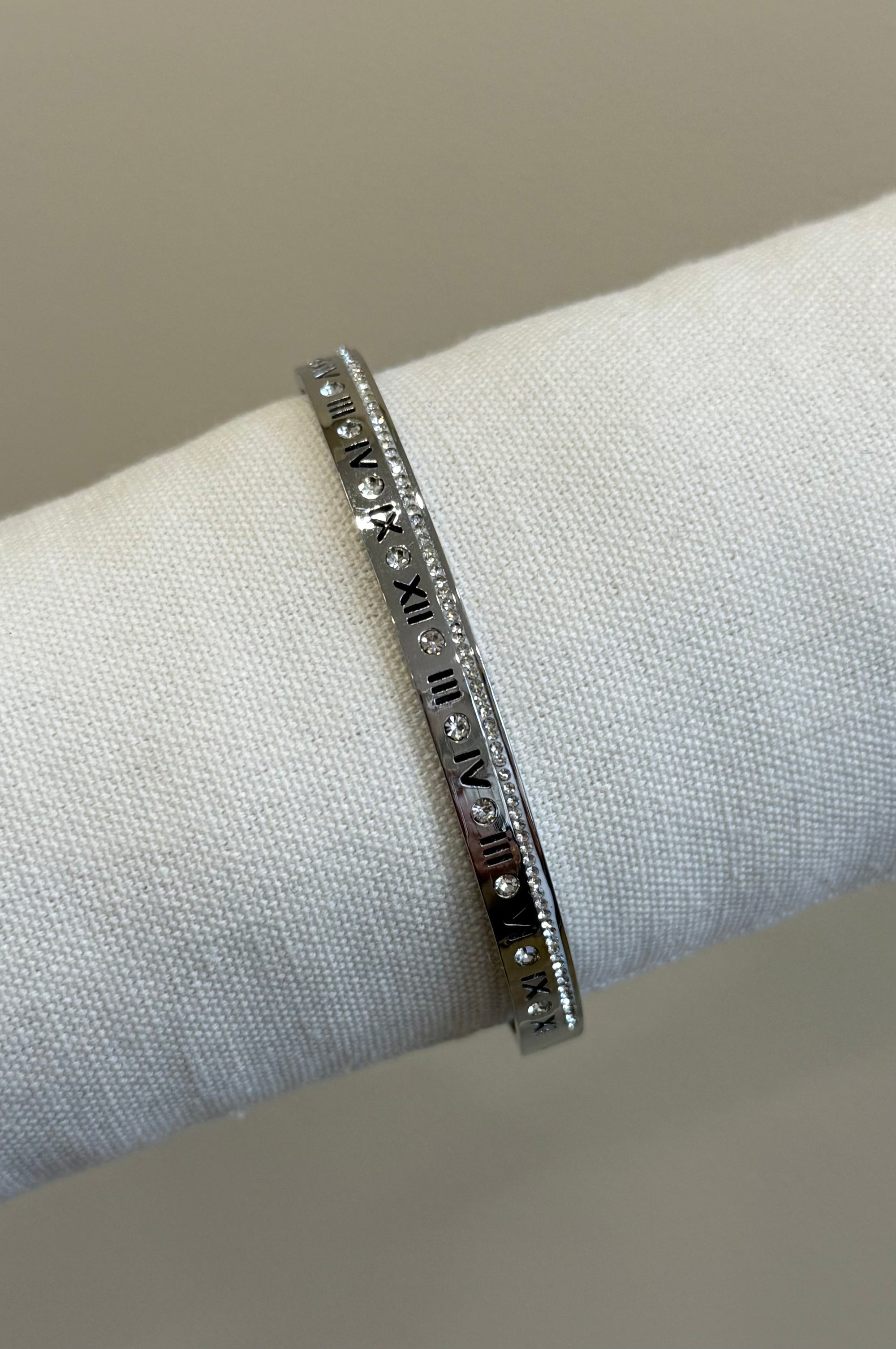 Brazalete romano plateado