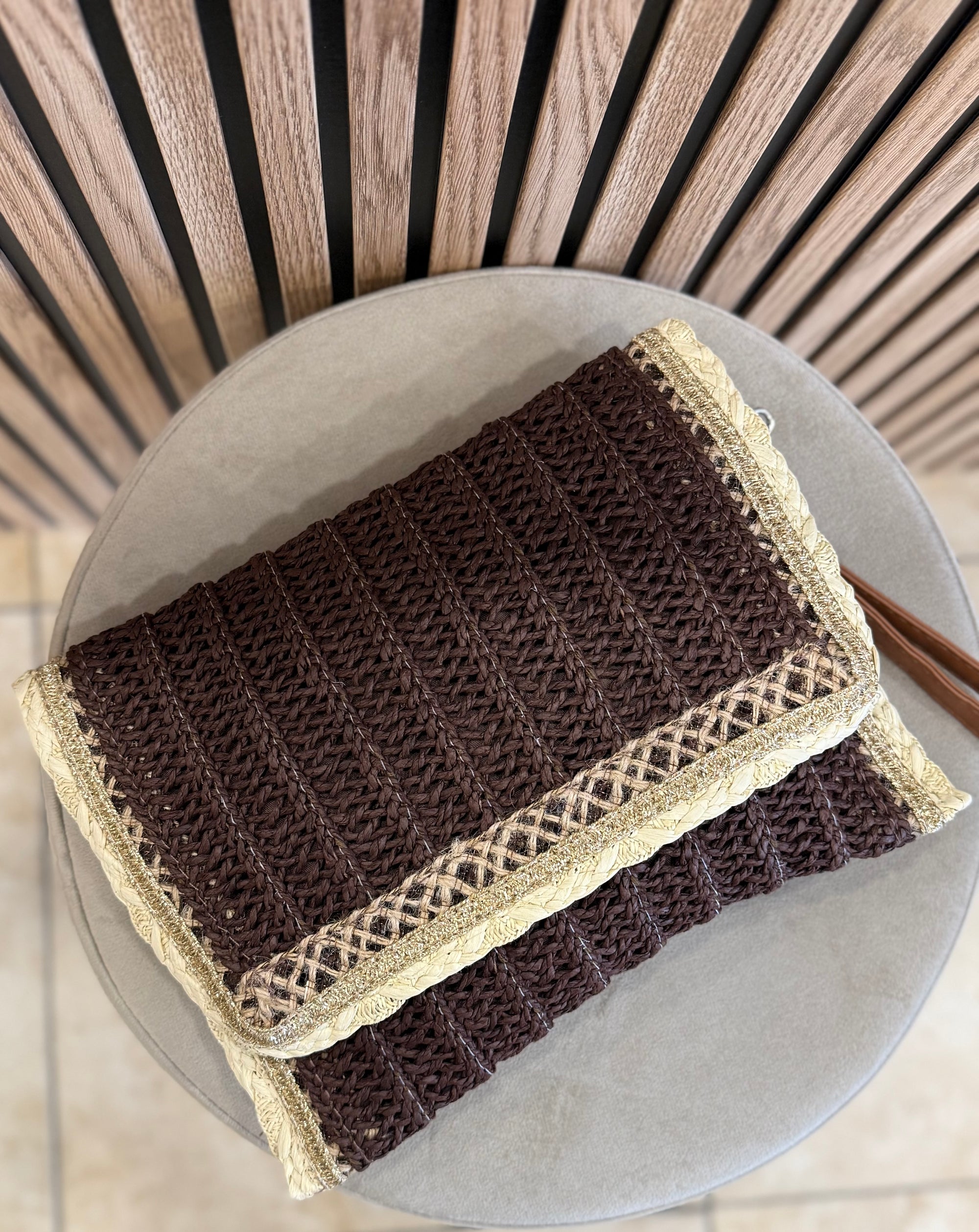Cartera rafia marrón