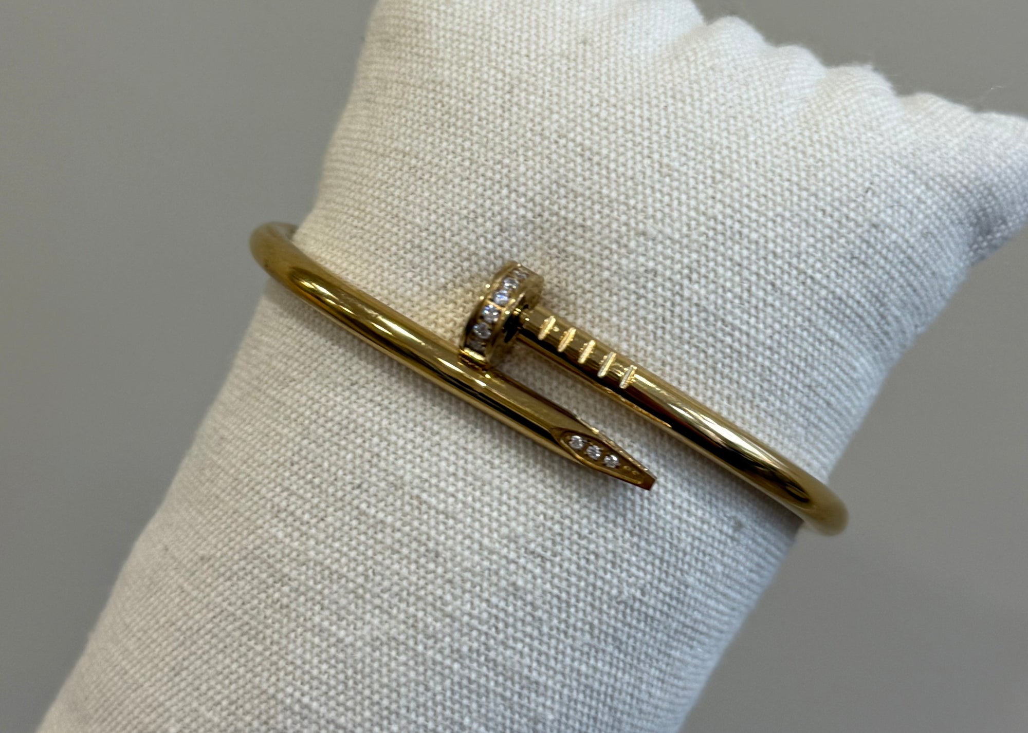 Brazalete clavo brillo