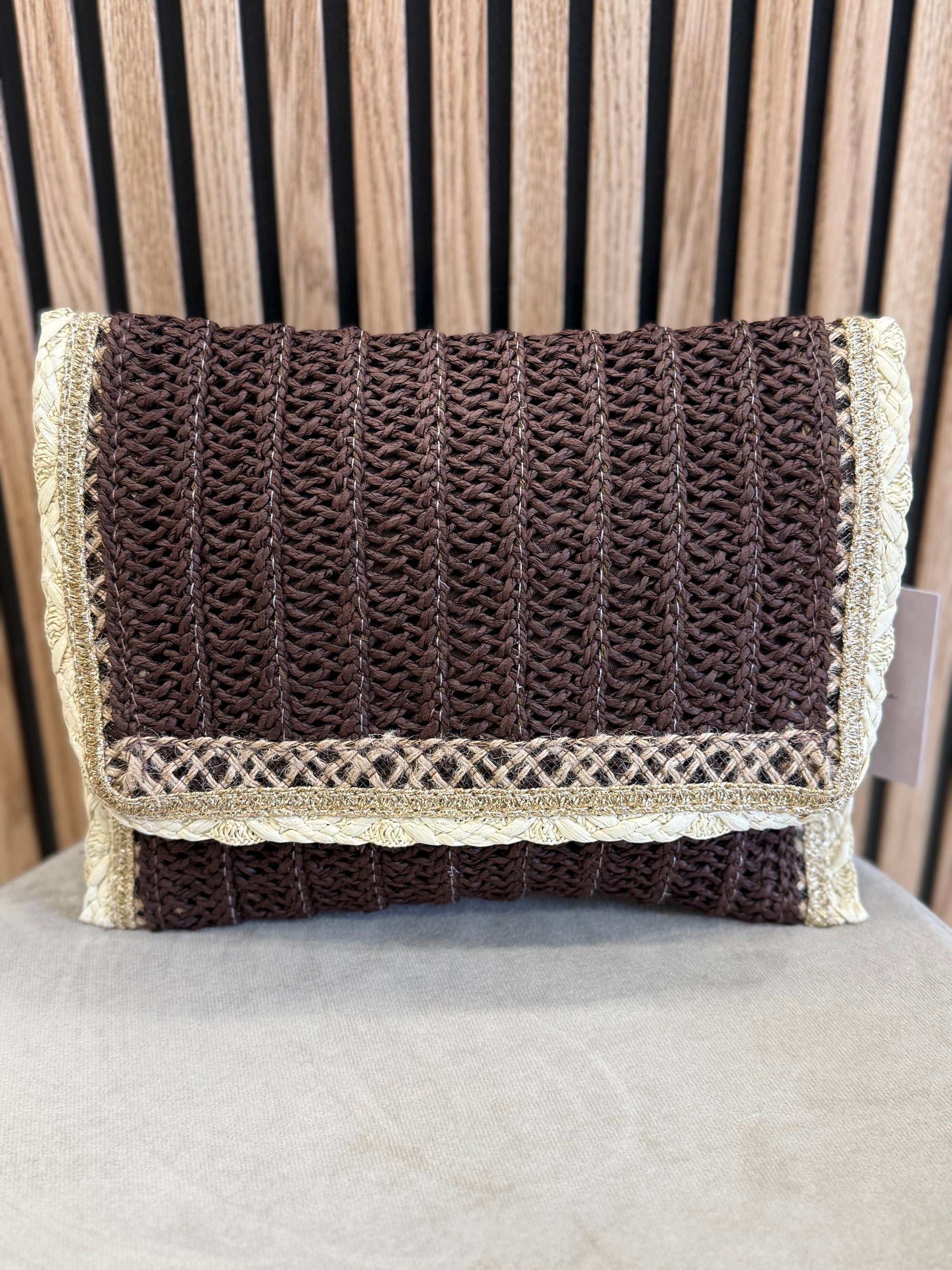 Cartera rafia marrón