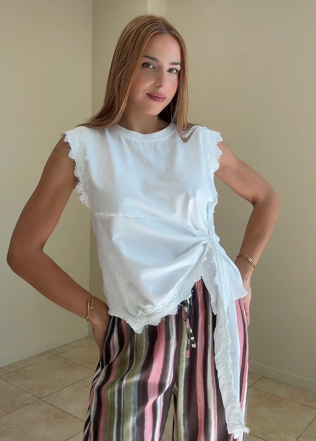 Camiseta nudo encaje