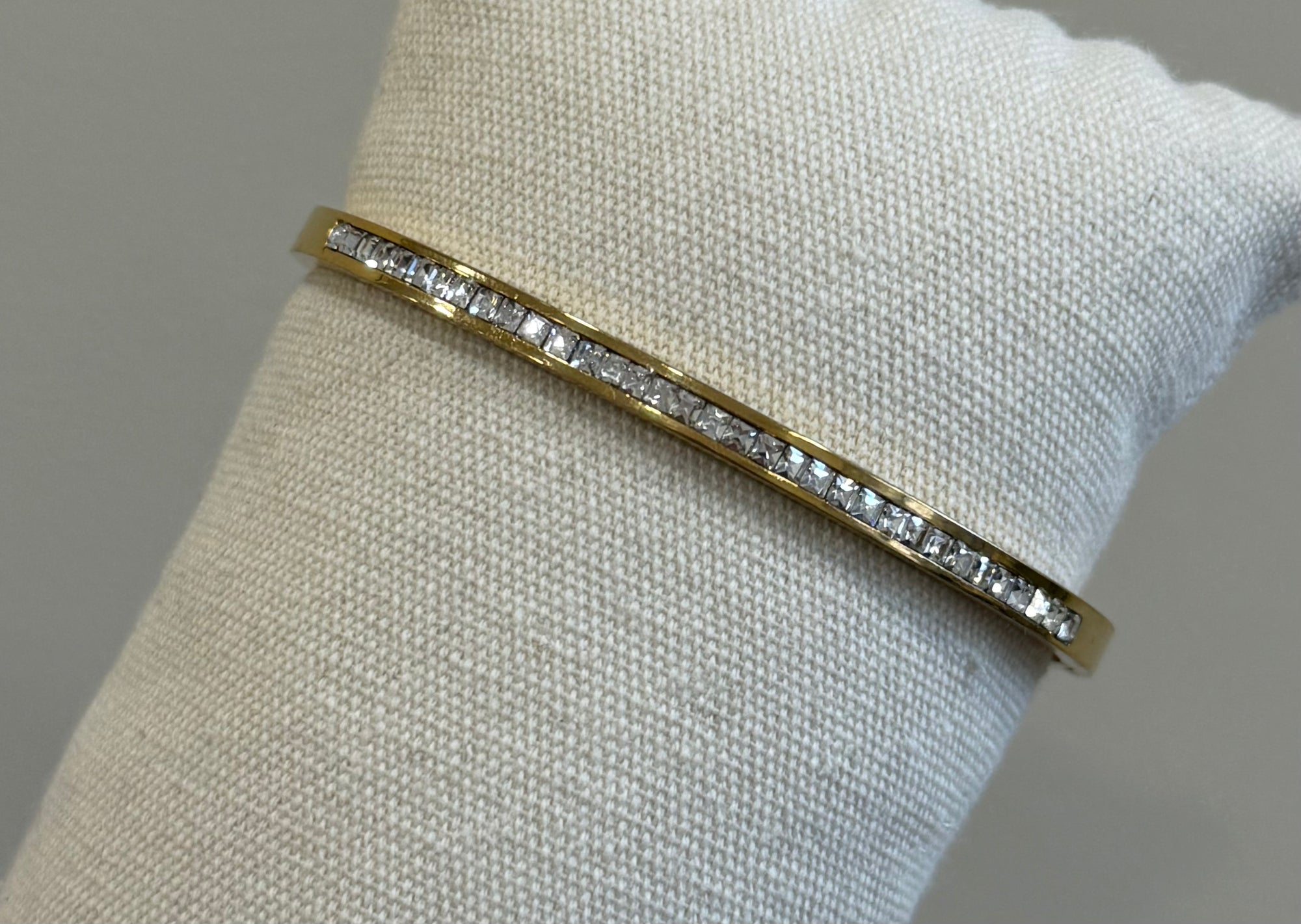 Brazalete fino dorado