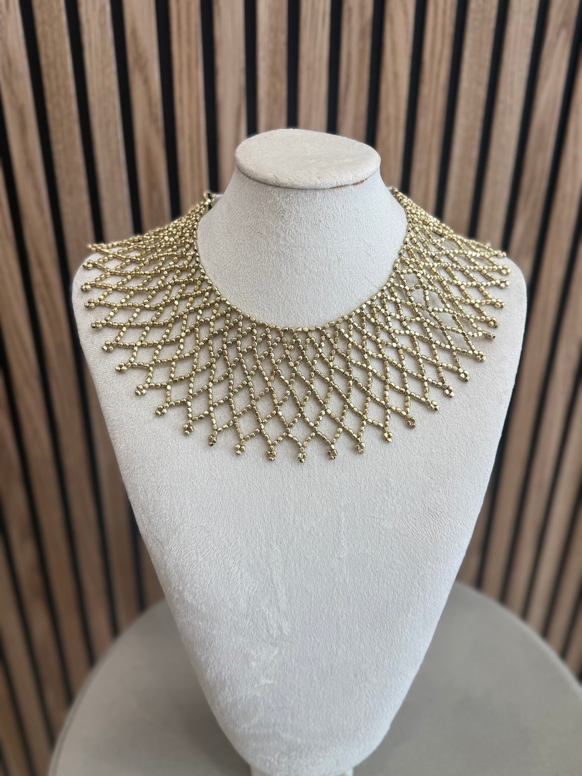 Collar ISIS