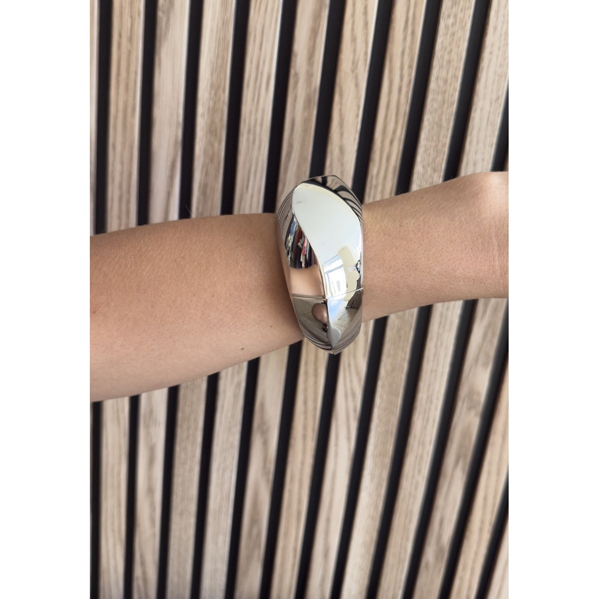 Brazalete ancho plateado