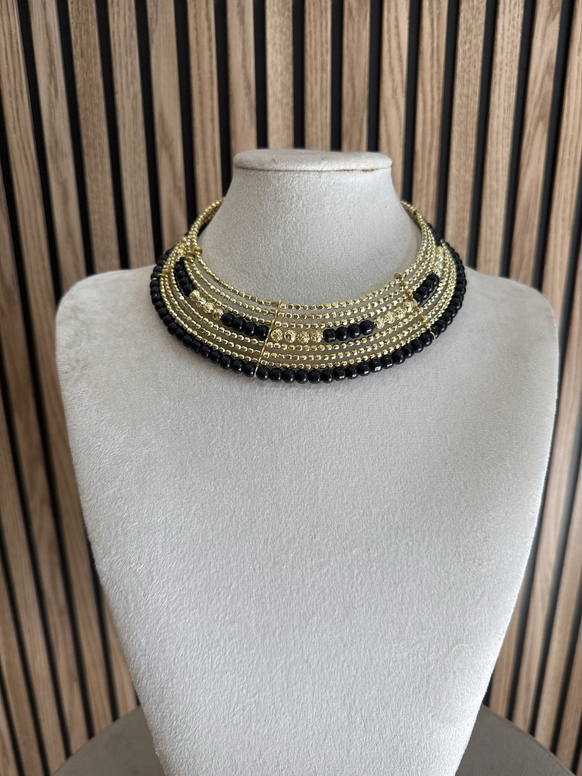 Collar CLEO