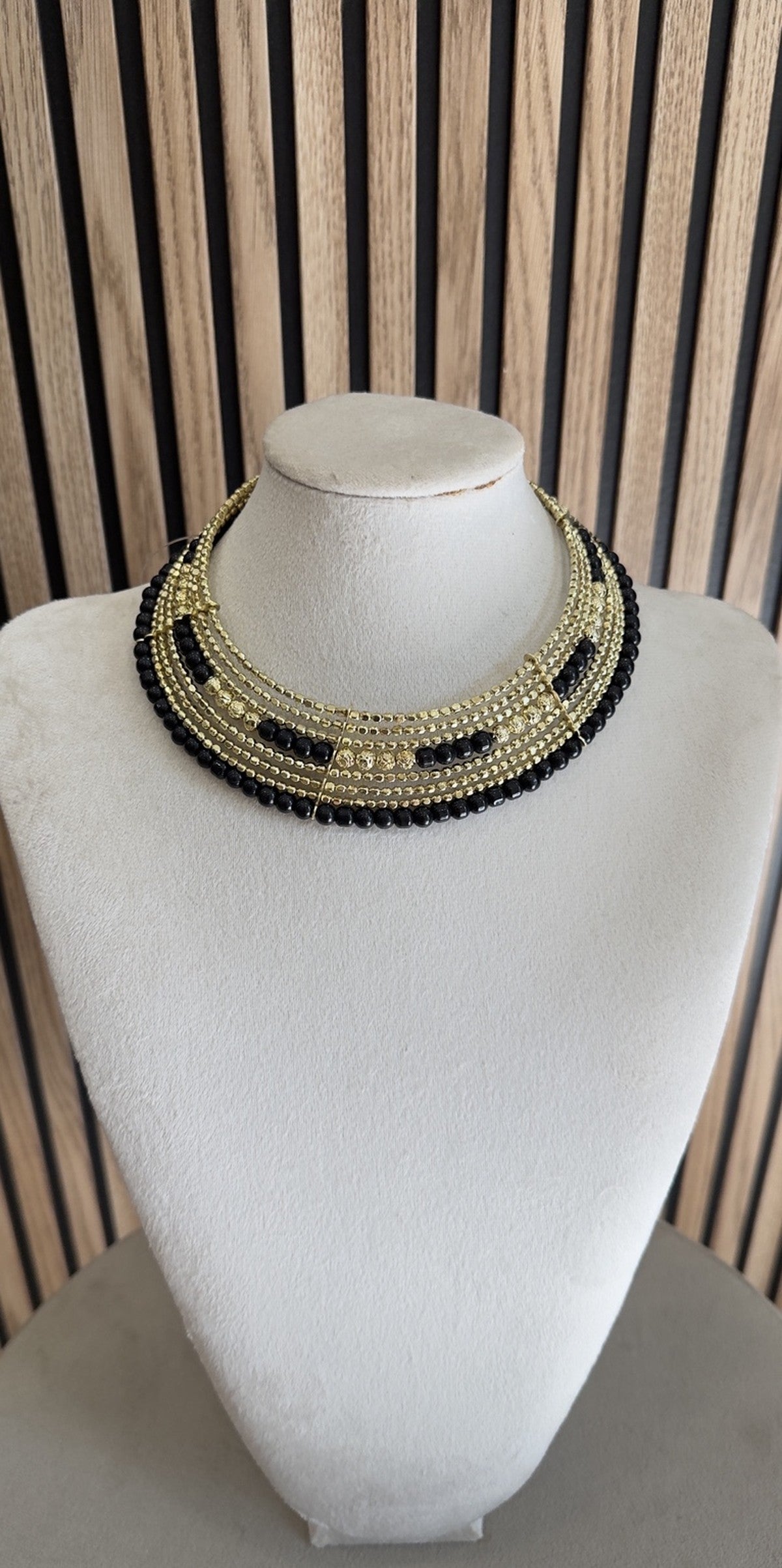 Collar CLEO