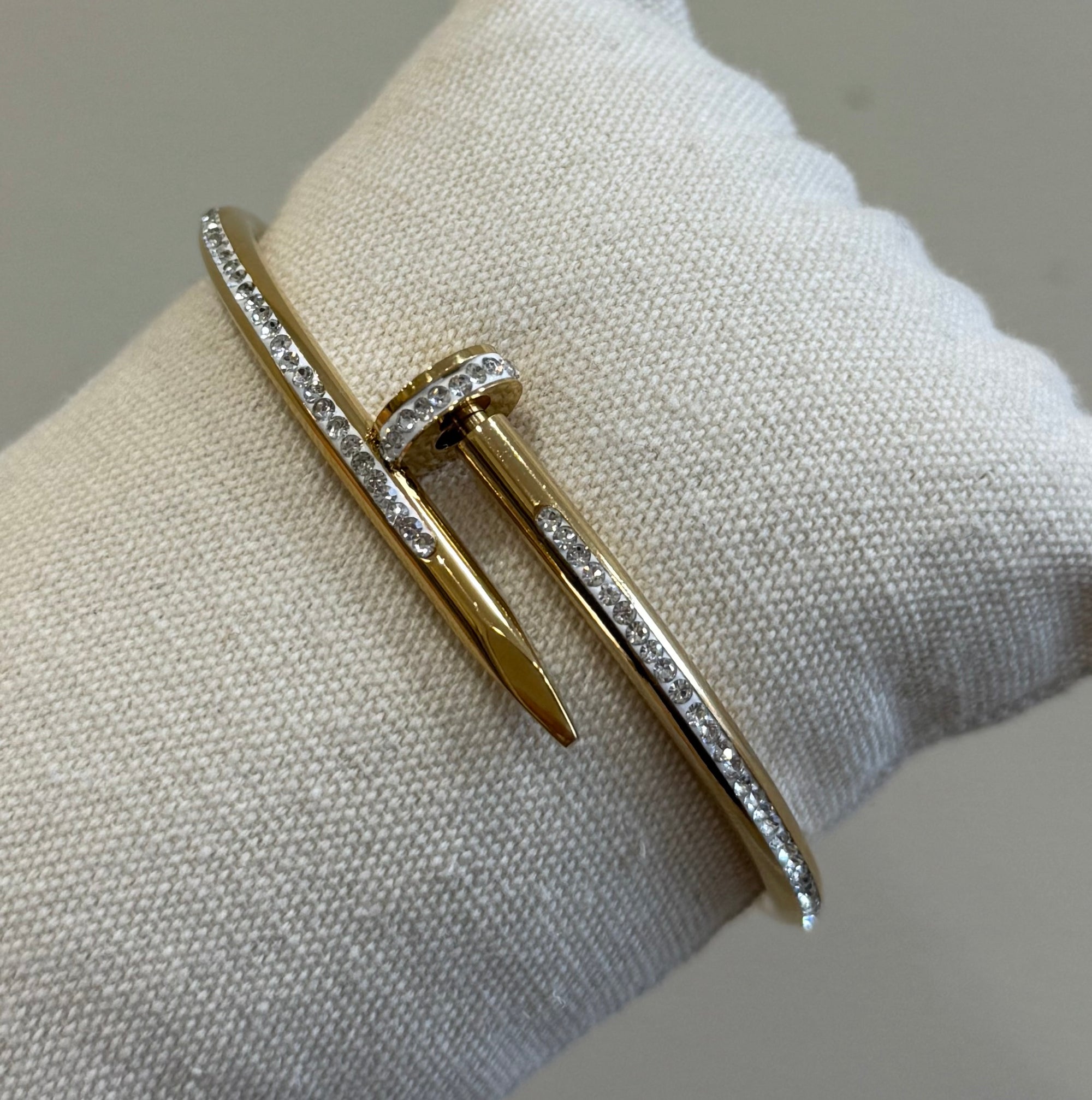 Brazalete clavo brillos