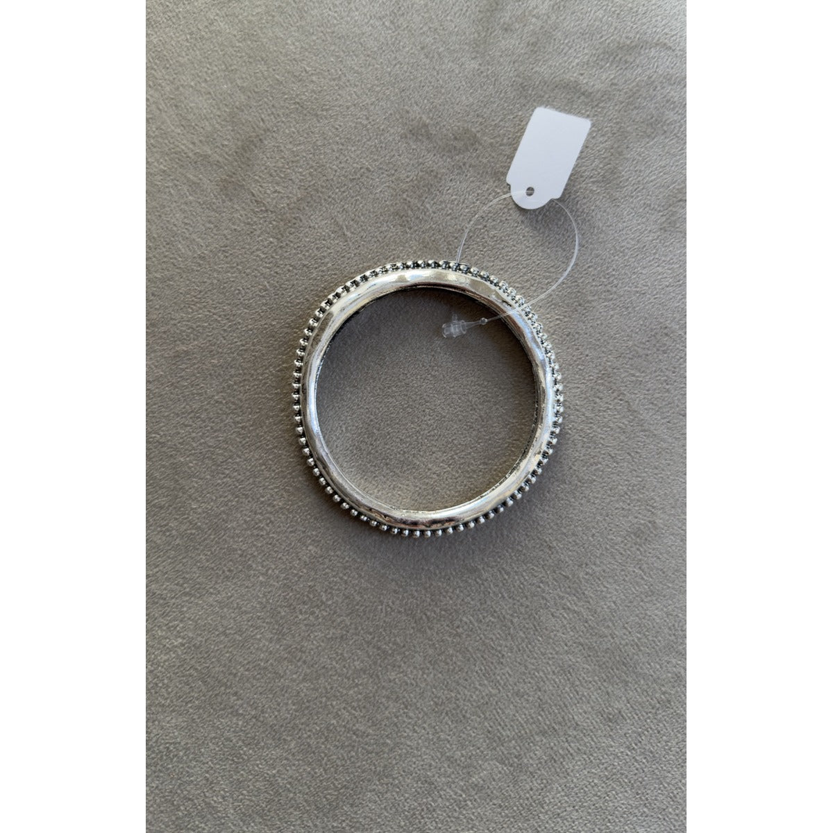 Brazalete plateado étnico