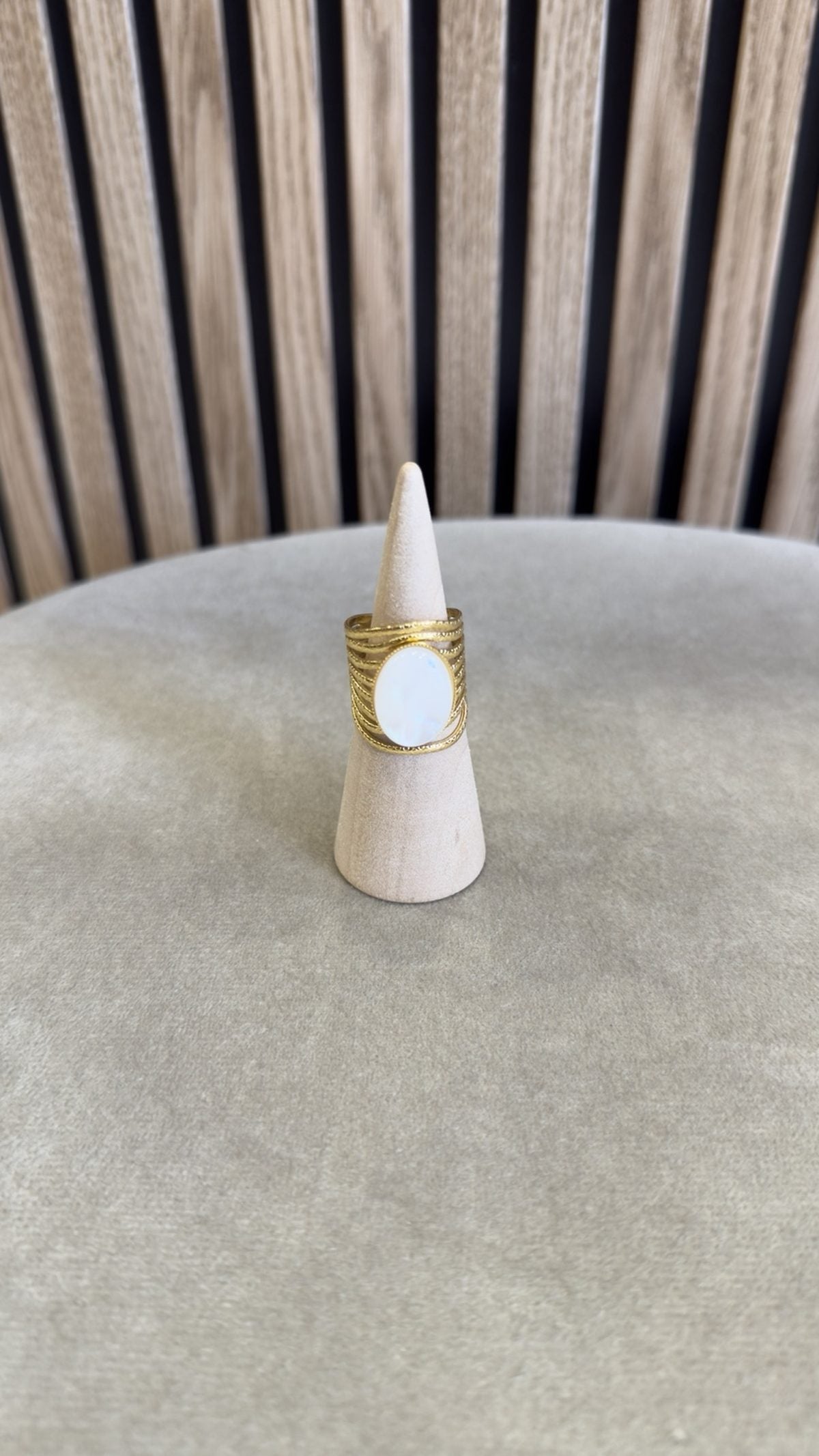 Anillo piedra blanca