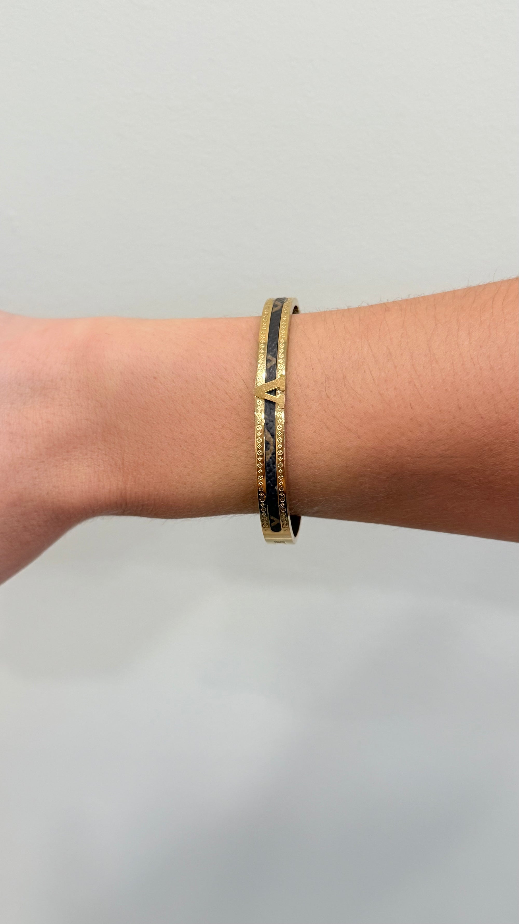 Brazalete fino V