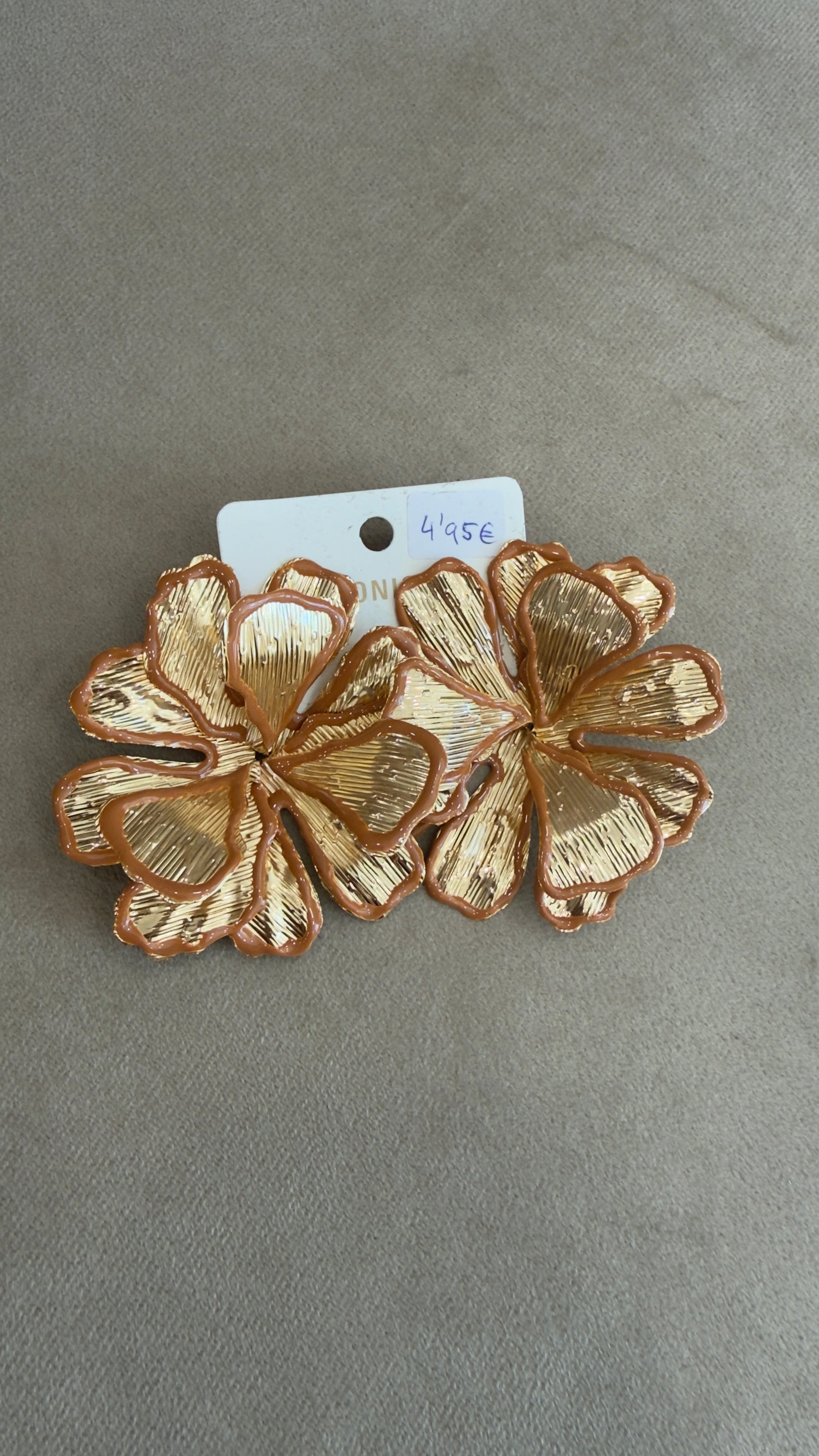 Pendientes flor dorada