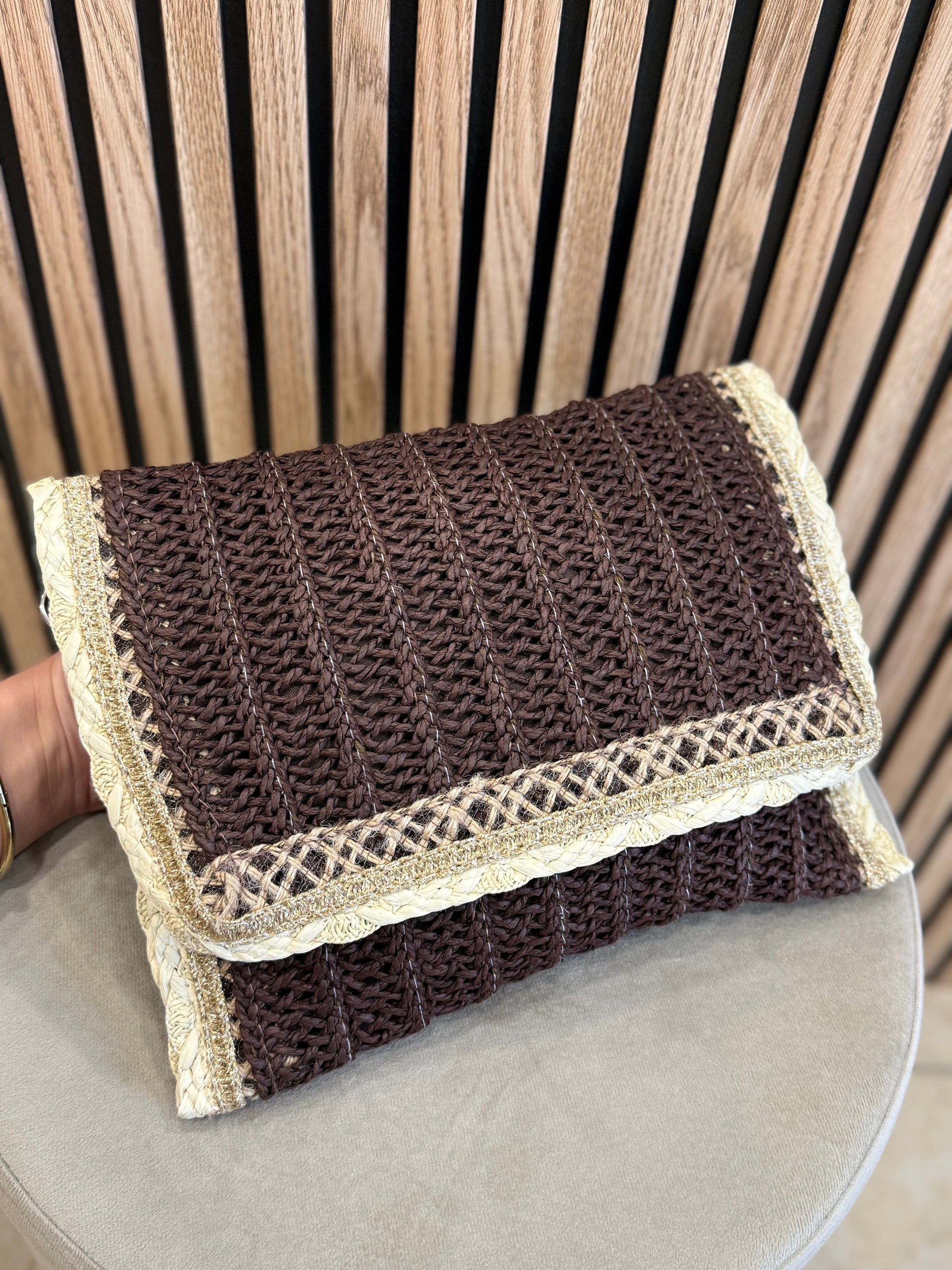 Cartera rafia marrón