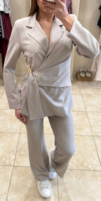 Traje ZYRA
