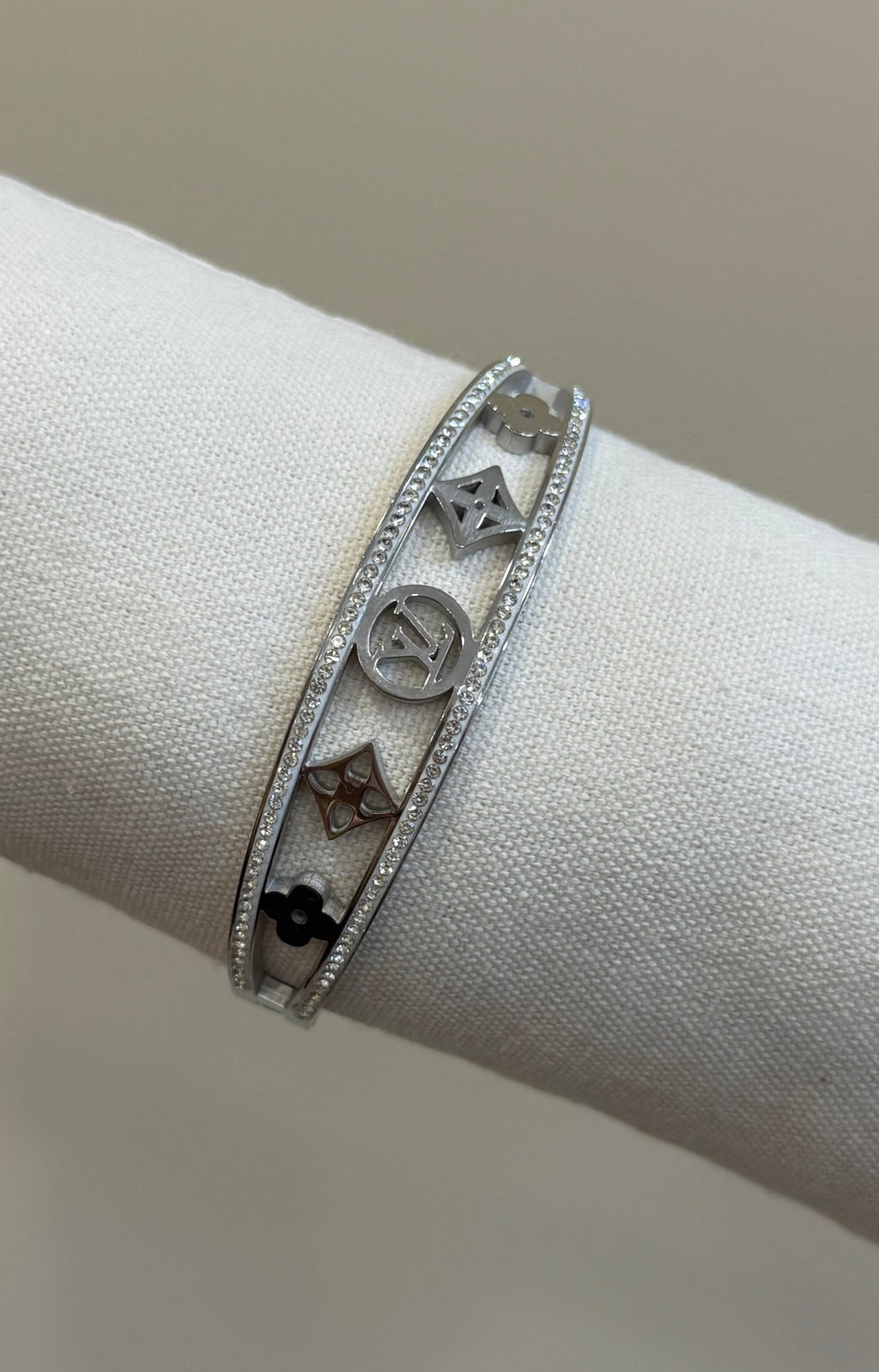 Brazalete LV plateado