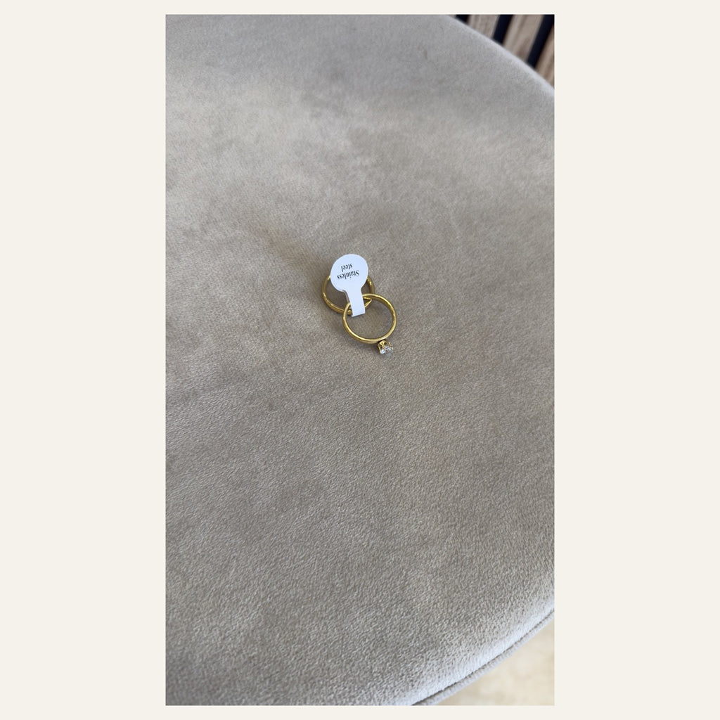 Anillo dorado con detalle