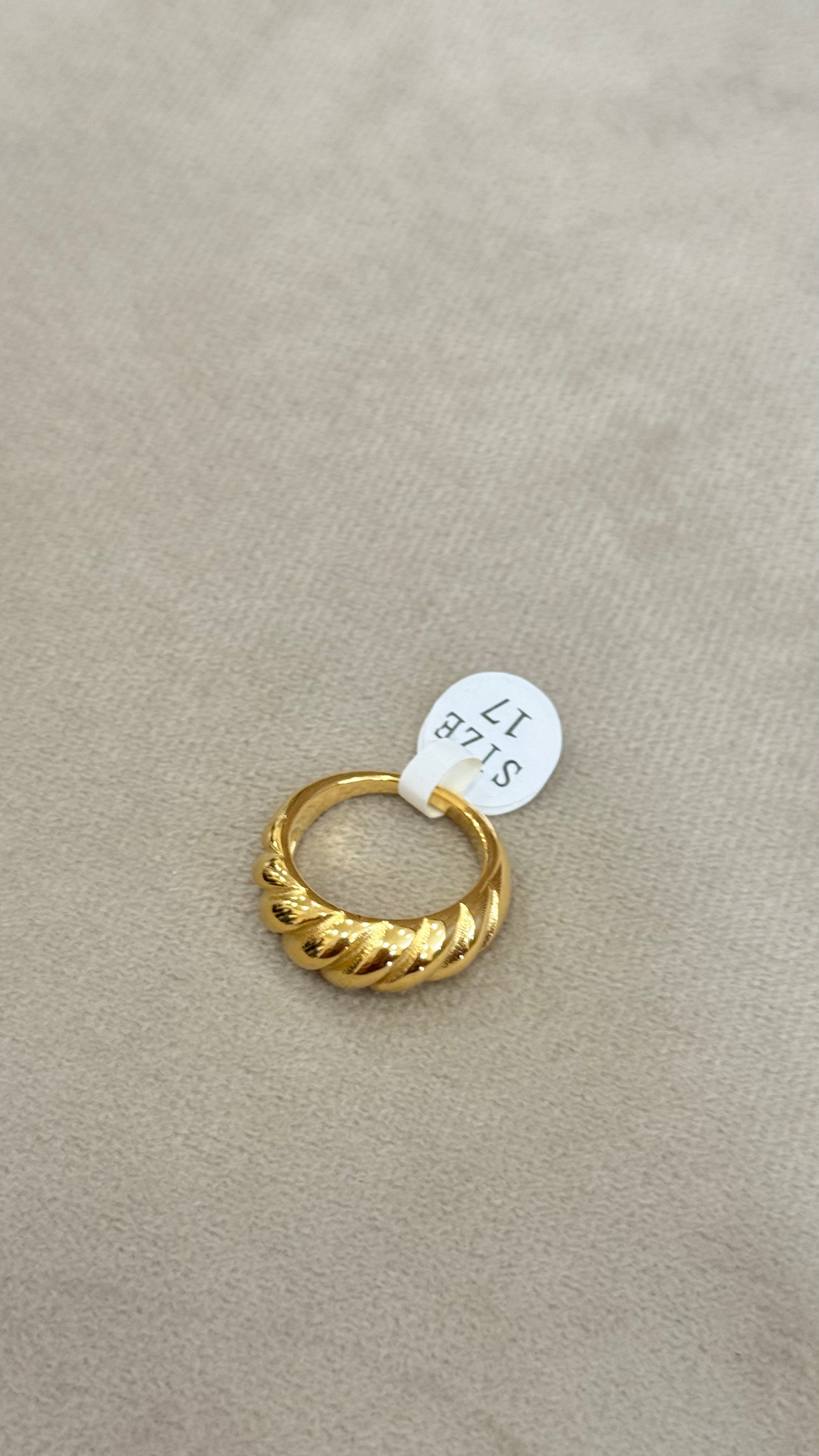 Anillo rizado