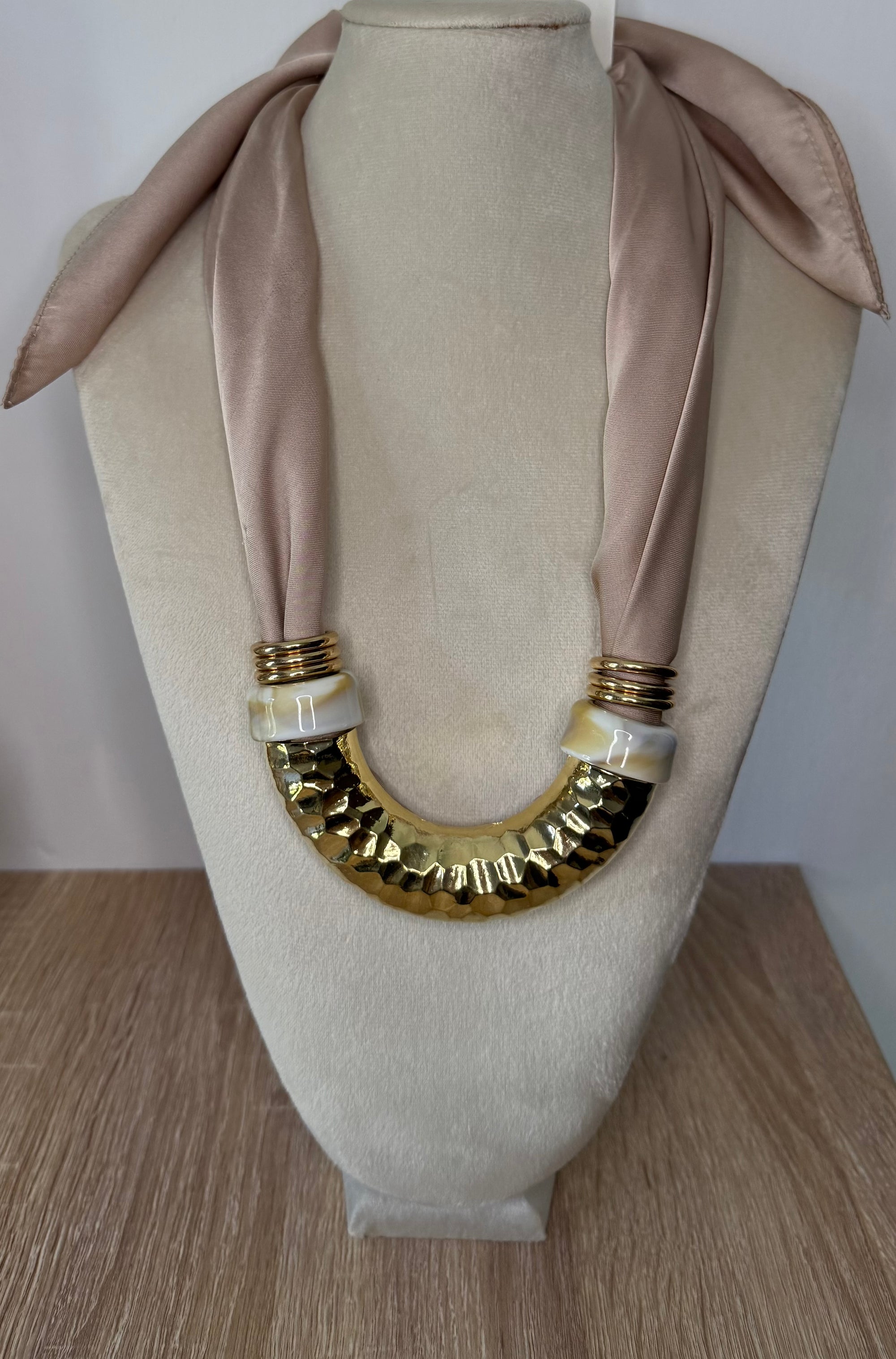 Collar LAZO